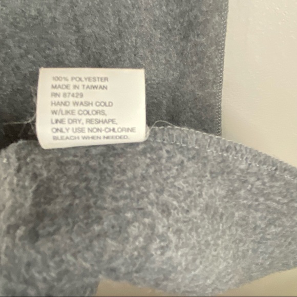 Vintage 1999 Looney Tune Grey Tweety Scarf - Picture 5 of 5